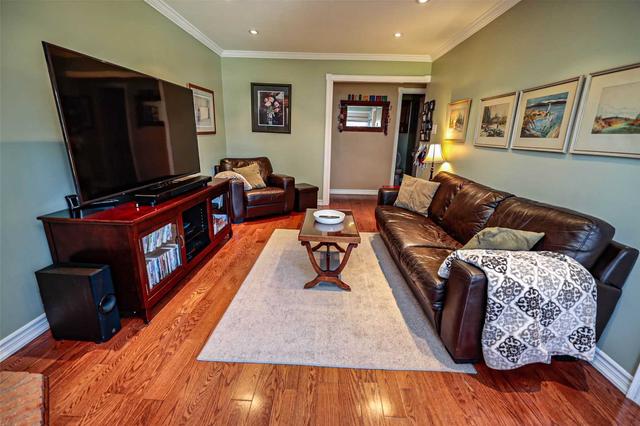 21 Madelaine Cres, House detached with 4 bedrooms, 3 bathrooms and 8 parking in Brampton ON | Image 11