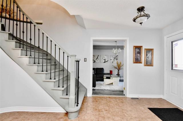 57 Dunnett Dr, House detached with 4 bedrooms, 4 bathrooms and 6 parking in Barrie ON | Image 3