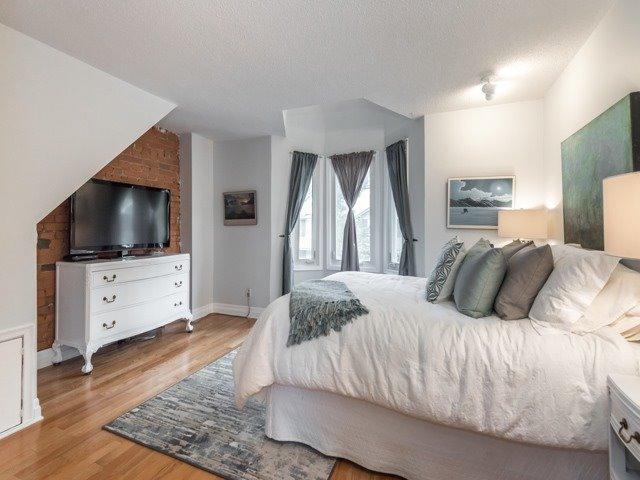 21 Bertmount Ave, House semidetached with 3 bedrooms, 2 bathrooms and null parking in Toronto ON | Image 11
