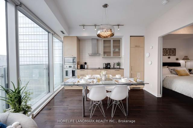 3806 - 14 York St, Condo with 2 bedrooms, 1 bathrooms and 1 parking in Toronto ON | Image 4