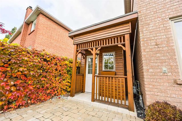 18 Quantz Crt, House detached with 4 bedrooms, 5 bathrooms and 10 parking in Markham ON | Image 35