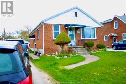 379 Lauzon Road, House detached with 4 bedrooms, 1 bathrooms and null parking in Windsor ON | Card Image