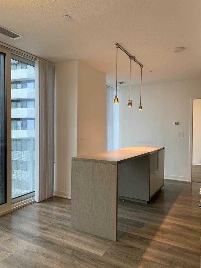 3910 - 88 Harbour St, Condo with 3 bedrooms, 2 bathrooms and 1 parking in Toronto ON | Image 6