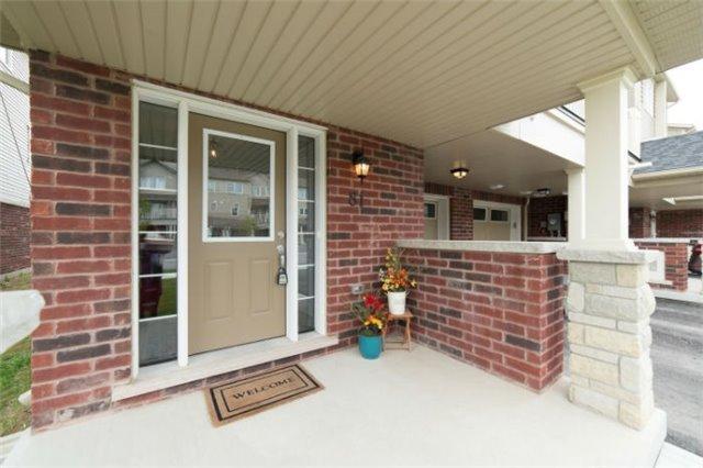 81 Tabaret Cres, House attached with 2 bedrooms, 2 bathrooms and 2 parking in Oshawa ON | Image 2