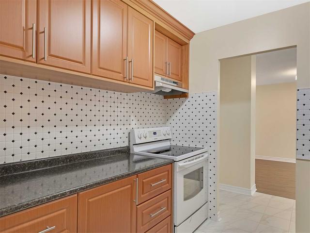 916 - 390 Dixon Rd, Condo with 2 bedrooms, 1 bathrooms and 1 parking in Toronto ON | Image 7