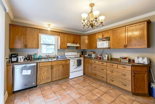 127 Jacobson Ave, House detached with 3 bedrooms, 2 bathrooms and 2 parking in St. Catharines ON | Image 6