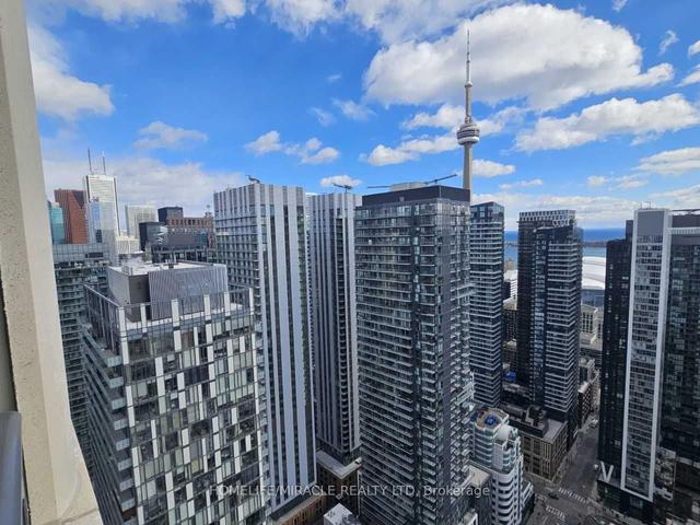 5009 - 108 Peter St, Condo with 1 bedrooms, 1 bathrooms and 0 parking in Toronto ON | Image 2
