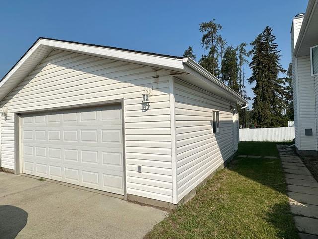 14 Sandy Drive, House detached with 5 bedrooms, 2 bathrooms and 4 parking in Whitecourt AB | Image 4