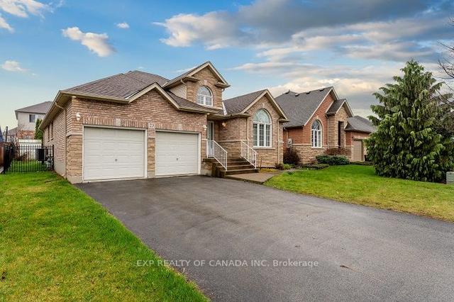 23 Tunbridge Cres, House detached with 2 bedrooms, 3 bathrooms and 6 parking in Grimsby ON | Image 12