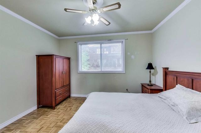370 Lawrence Ave W, House detached with 2 bedrooms, 3 bathrooms and 2 parking in Toronto ON | Image 2