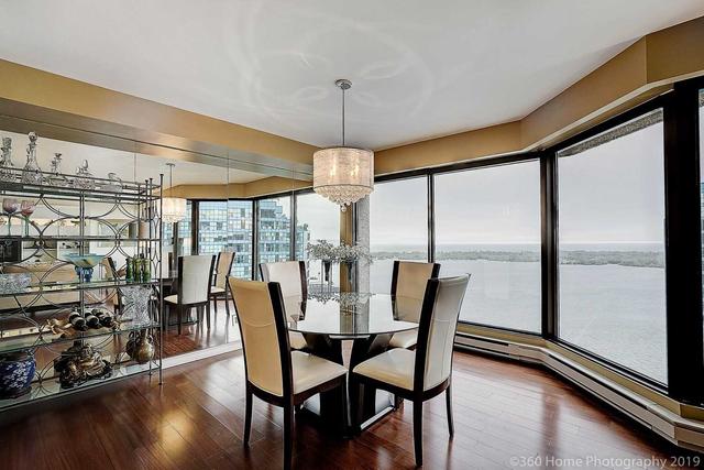 3512 - 55 Harbour Sq, Condo with 2 bedrooms, 2 bathrooms and 1 parking in Toronto ON | Image 2