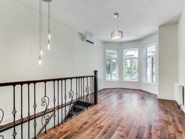 101 Bedford Rd, House semidetached with 6 bedrooms, 5 bathrooms and 3 parking in Toronto ON | Image 27