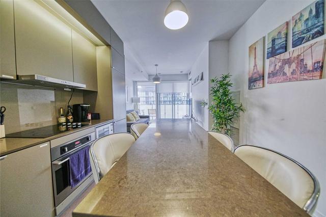 3601 - 101 Peter St, Condo with 1 bedrooms, 1 bathrooms and 0 parking in Toronto ON | Image 2