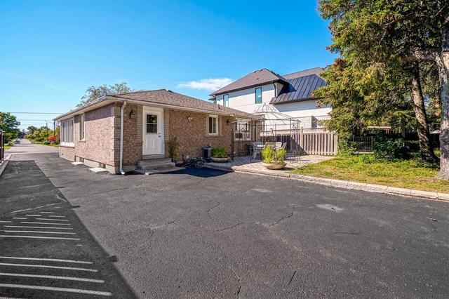 221 Colborne Ave, House detached with 3 bedrooms, 2 bathrooms and 6 parking in Richmond Hill ON | Image 33