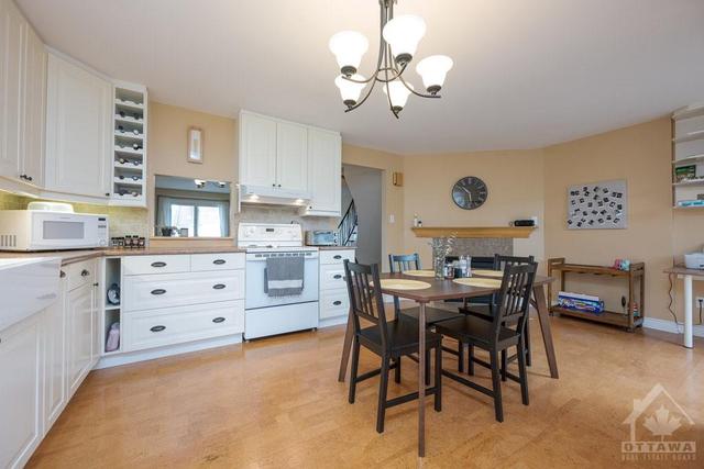 2557 Flannery Drive, Townhouse with 4 bedrooms, 2 bathrooms and 2 parking in Ottawa ON | Image 17