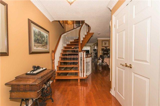 53 Hartnell Sq, Townhouse with 3 bedrooms, 3 bathrooms and 1 parking in Brampton ON | Image 3