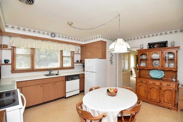2285 Kilbride St, House detached with 3 bedrooms, 2 bathrooms and 10 parking in Burlington ON | Image 4
