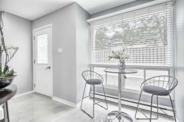 12 - 2088 Lakeshore Rd W, Townhouse with 3 bedrooms, 2 bathrooms and 1 parking in Oakville ON | Image 3