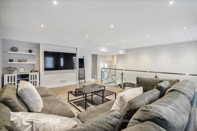8 Kilbourn Ave, House detached with 4 bedrooms, 4 bathrooms and 7 parking in Hamilton ON | Image 5