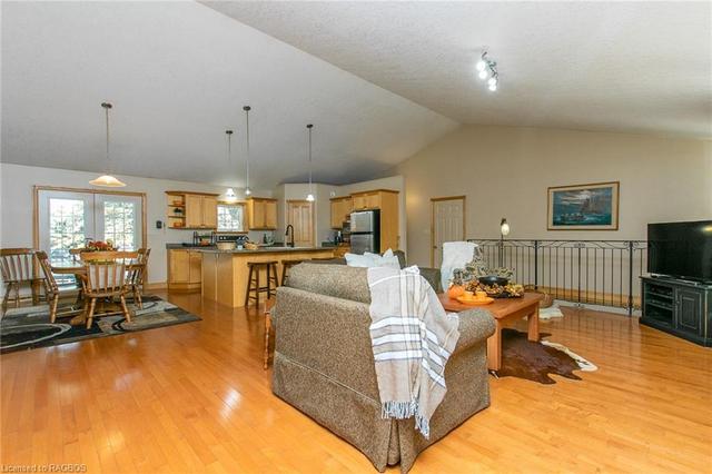 541325 Concession 14 Ndr, House detached with 4 bedrooms, 3 bathrooms and 11 parking in West Grey ON | Image 2