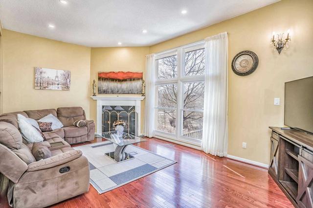 8 Bramble Way, Townhouse with 3 bedrooms, 3 bathrooms and 2 parking in Markham ON | Image 38