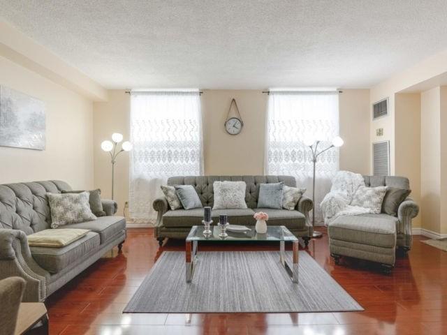 1211 - 4 Lisa St W, Condo with 3 bedrooms, 2 bathrooms and 2 parking in Brampton ON | Image 4