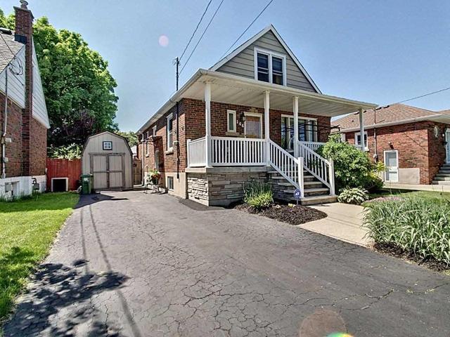 146 East 33rd St, House detached with 3 bedrooms, 2 bathrooms and 3 parking in Hamilton ON | Image 1