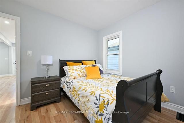 213 East 28th St, House detached with 4 bedrooms, 3 bathrooms and 3 parking in Hamilton ON | Image 8