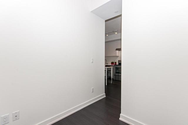 B603 - 5240 Dundas St, Condo with 1 bedrooms, 1 bathrooms and 1 parking in Burlington ON | Image 3