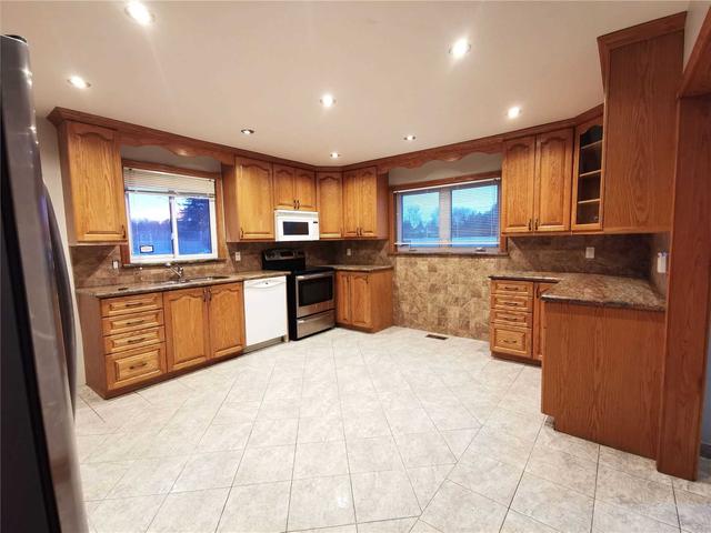 3827 Castlemore Rd, House detached with 3 bedrooms, 2 bathrooms and 3 parking in Brampton ON | Image 9