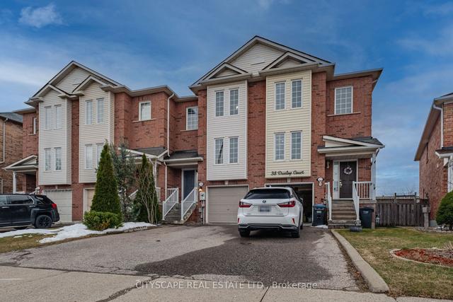 40 Dunlop Crt, House attached with 3 bedrooms, 2 bathrooms and 2 parking in Brampton ON | Image 1