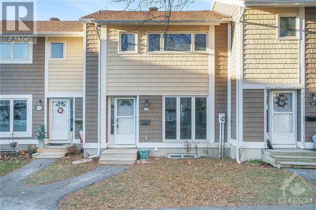 338 Stowe Court, Townhouse with 3 bedrooms, 2 bathrooms and 1 parking in Ottawa ON | Image 1
