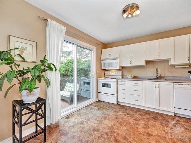 14 Hawley Crescent, House detached with 3 bedrooms, 3 bathrooms and 2 parking in Ottawa ON | Image 9