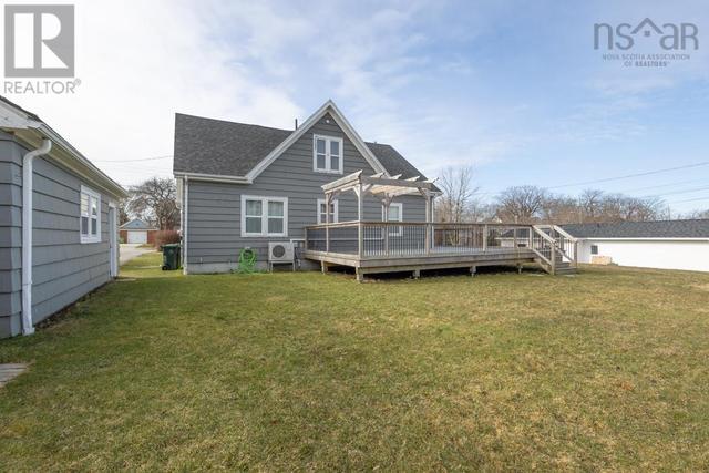 26 Elm Street, House detached with 4 bedrooms, 2 bathrooms and null parking in Yarmouth NS | Image 27