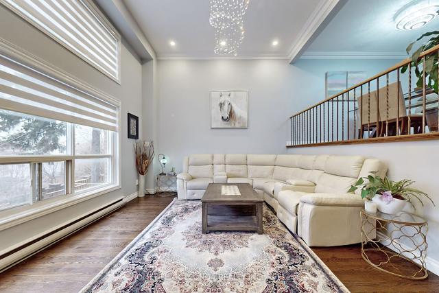 31 Jenny Wrenway, Townhouse with 3 bedrooms, 2 bathrooms and 2 parking in Toronto ON | Image 5