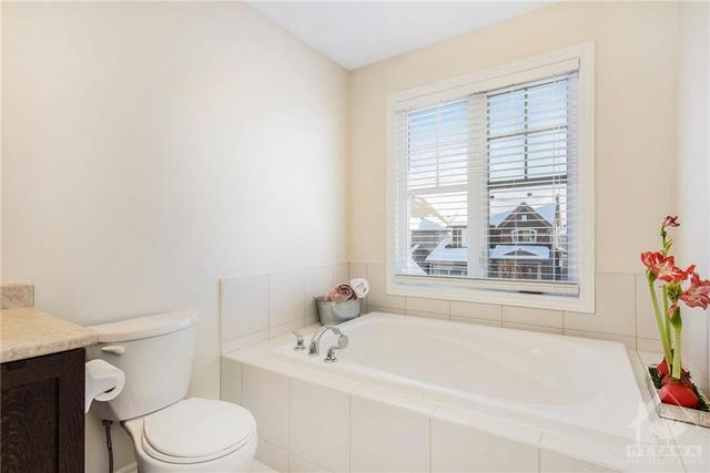215 Via San Marino Street, Townhouse with 3 bedrooms, 3 bathrooms and 2 parking in Ottawa ON | Image 17
