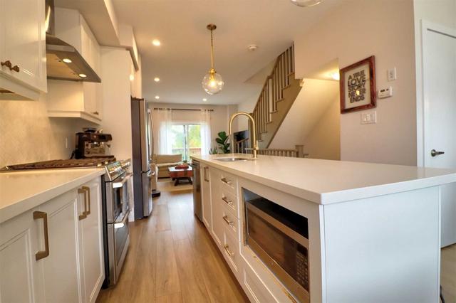 32 Markle Cres, Townhouse with 3 bedrooms, 3 bathrooms and 2 parking in Hamilton ON | Image 21