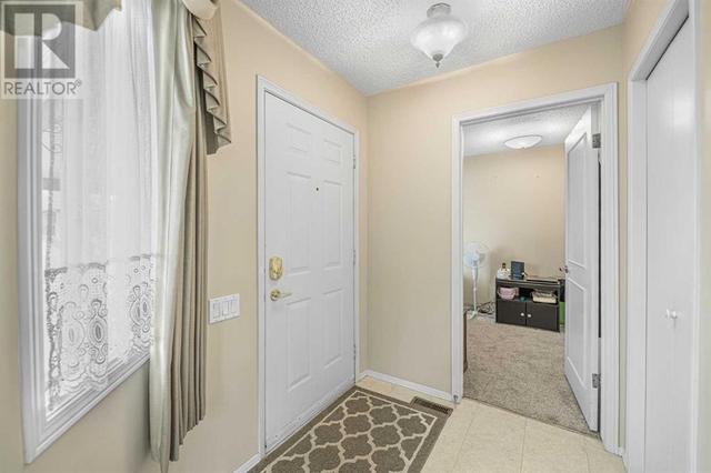 2727 Dovely Park Se, House attached with 2 bedrooms, 1 bathrooms and 2 parking in Calgary AB | Image 7