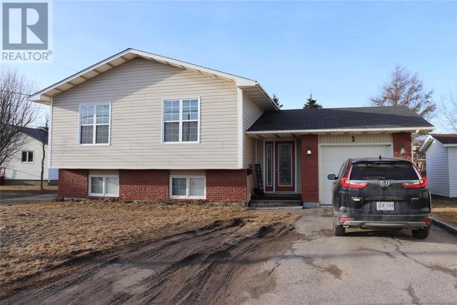 5 West Street, Home with 5 bedrooms, 1 bathrooms and null parking in Stephenville NL | Image 1