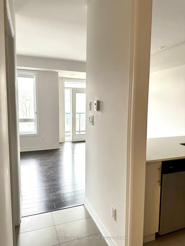 3 - 95 Kayla Cres, Townhouse with 2 bedrooms, 2 bathrooms and 1 parking in Vaughan ON | Image 8