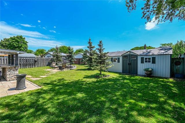 30 Lanark Crescent, House detached with 3 bedrooms, 1 bathrooms and 3 parking in St. Catharines ON | Image 2