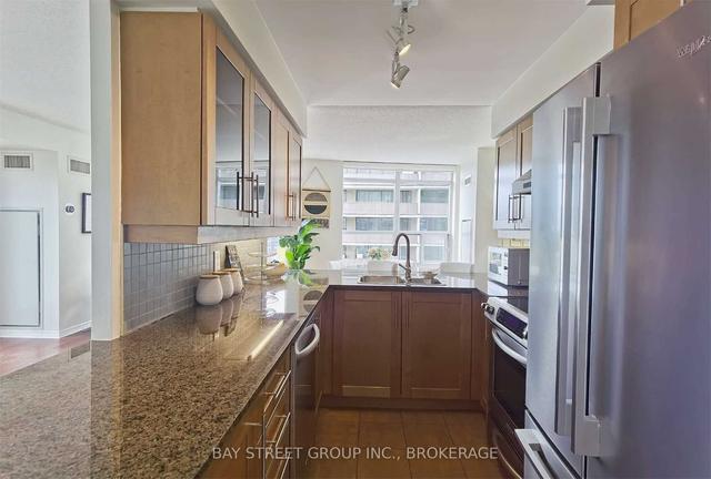 1110 - 736 Spadina Ave, Condo with 2 bedrooms, 2 bathrooms and 1 parking in Toronto ON | Image 2