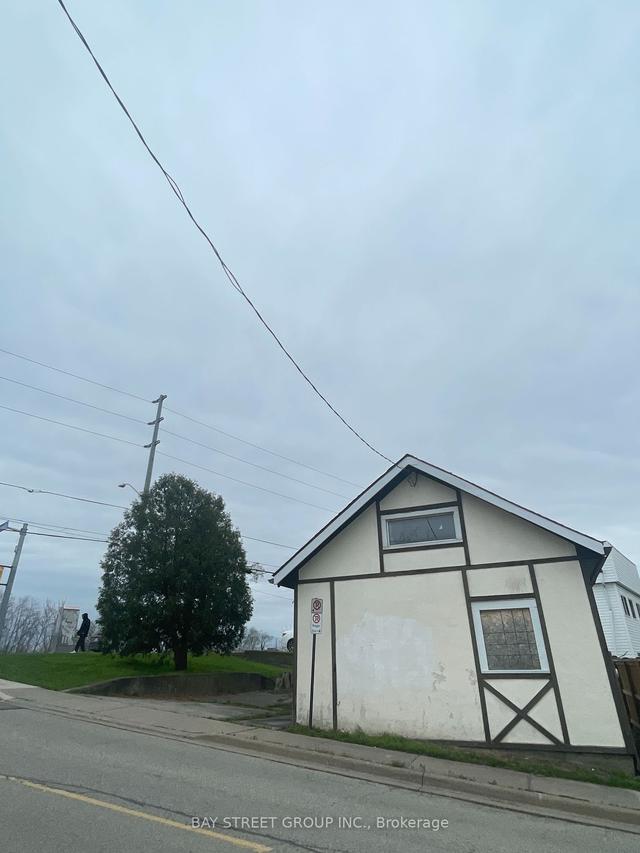 161 Queenston St, House detached with 0 bedrooms, 0 bathrooms and 4 parking in St. Catharines ON | Image 4