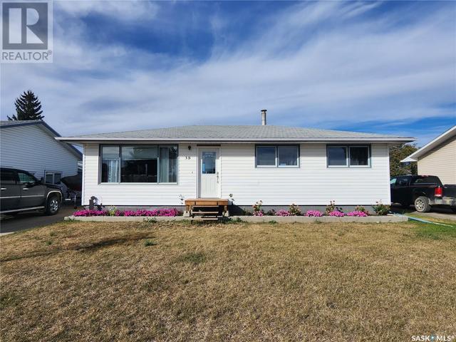 38 Centennial Crescent, House detached with 4 bedrooms, 1 bathrooms and null parking in Melville SK | Card Image