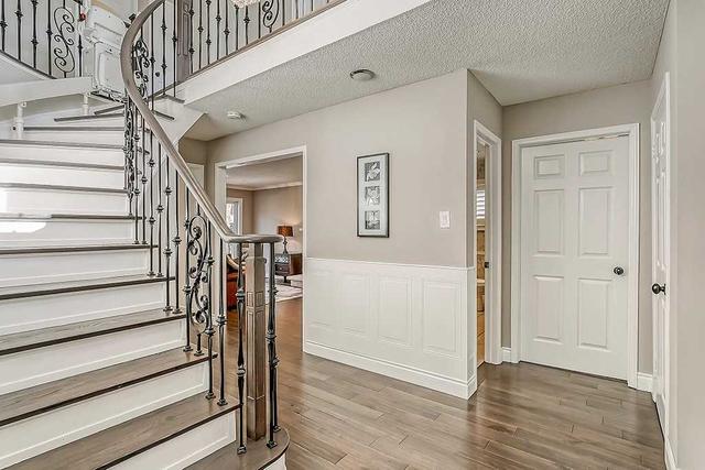 449 Parkridge Cres, House detached with 3 bedrooms, 3 bathrooms and 4 parking in Oakville ON | Image 34