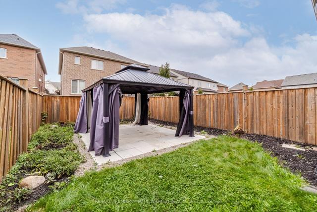 200 Lady Angela Ave S, House semidetached with 3 bedrooms, 4 bathrooms and 2 parking in Oshawa ON | Image 25