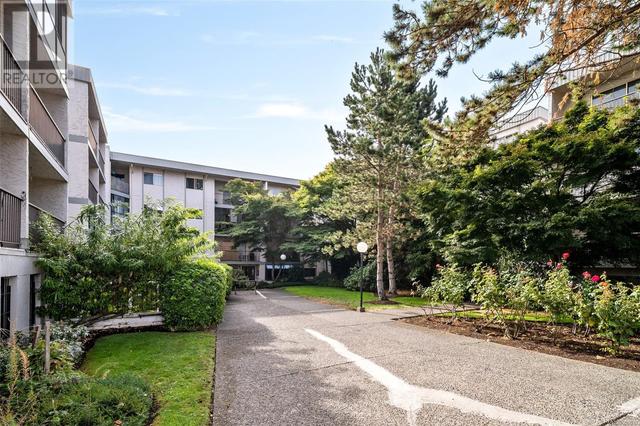 227 - 3225 Eldon Pl, Condo with 2 bedrooms, 2 bathrooms and 1 parking in Saanich BC | Card Image