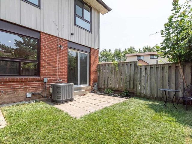 62 Dawson Cres, Townhouse with 3 bedrooms, 3 bathrooms and 1 parking in Brampton ON | Image 20