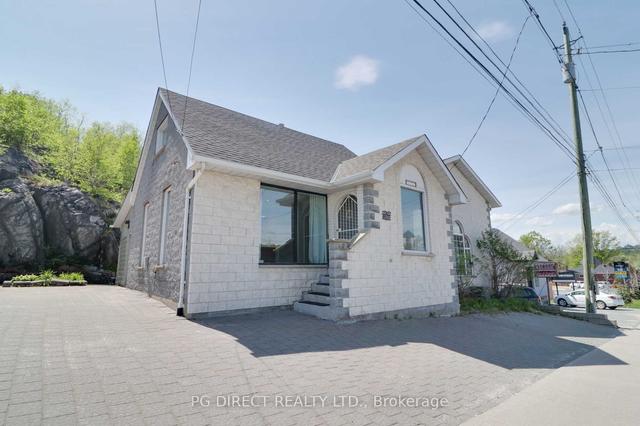 1583 Regent St, House detached with 3 bedrooms, 2 bathrooms and 8 parking in Greater Sudbury ON | Image 1