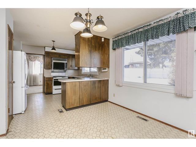 8424 145 Av Nw, House detached with 4 bedrooms, 2 bathrooms and 6 parking in Edmonton AB | Image 23